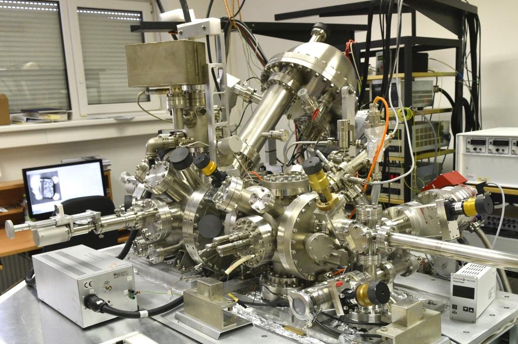 Nabídka analýzy přímo z „home of electron microscopy“ proti COVID-19